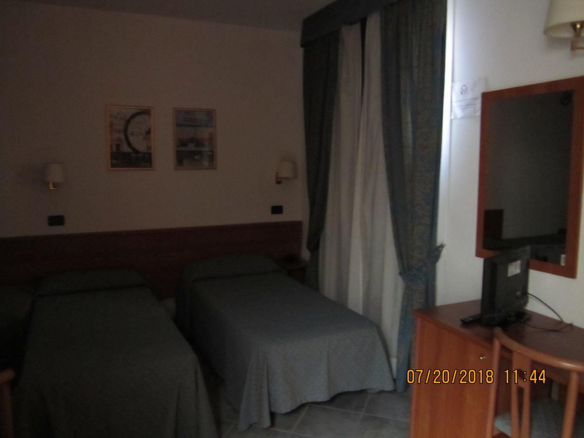 Adelphi Room & Breakfast Ferrara Kültér fotó