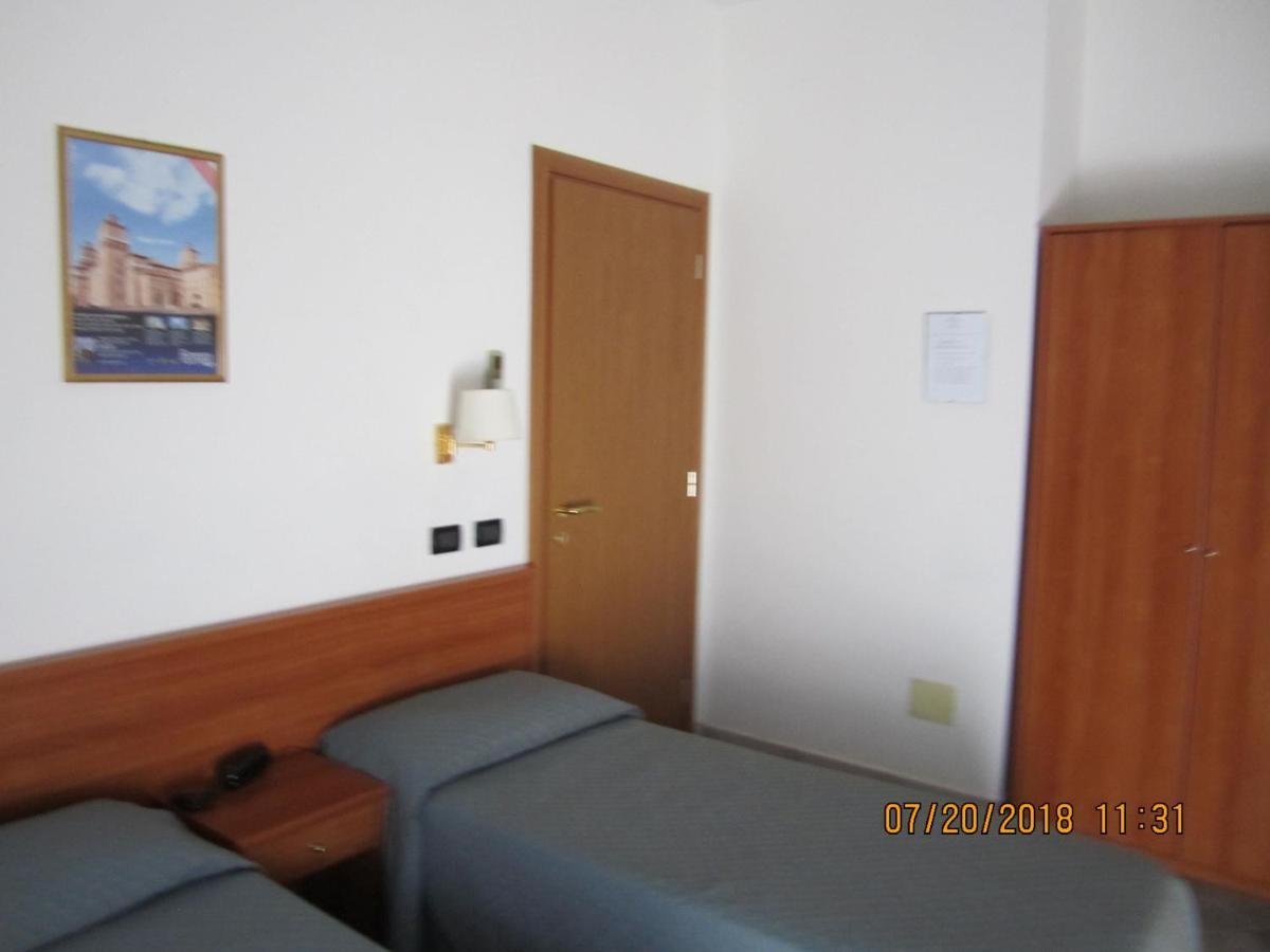 Adelphi Room & Breakfast Ferrara Kültér fotó